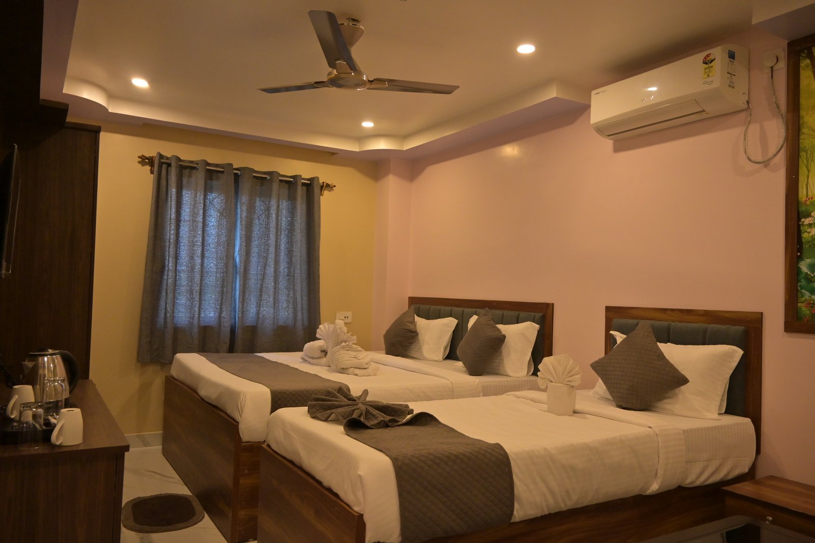 room photo